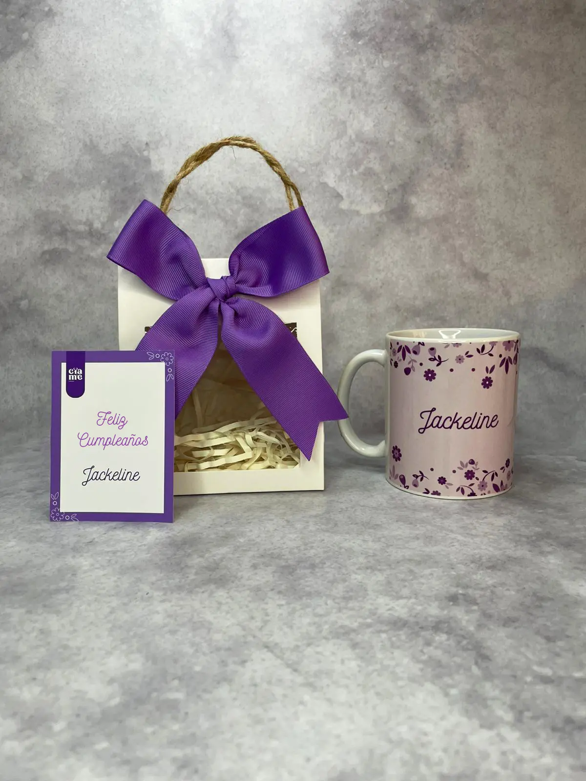 Regalo cumpleaños personalizado con taza sublimada